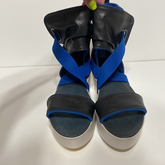 Fessura Platform Leather Sandals - Picture 2 of 16